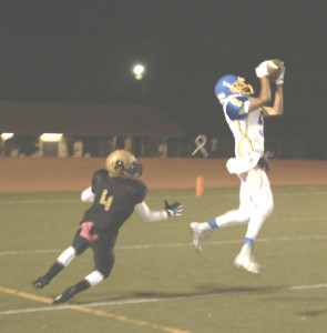 BENICIA’S JASON SHELLEY hauls in a 29-yard pass against Bethel at Corbus Field.