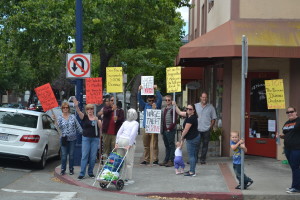Former employees of Dianna's Bakery and Cafe staged a protest in front of the business Wednesday morning. The protesters claim they had not been paid frequently during their employment and that received checks had bounced. Dianna's had filed for Chpater 13 bankruptcy, which enables debtors to develop a plan to repay debts. (Photo by Nick Sestanovich)