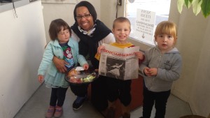 Tender Hearts Preschool brought a gift of fresh fruit to the Benicia Herald Thursday in honor of National Random Acts of Kindness Day. Pictured are Tender Hearts owner and teacher Gina Chichester (Second from left) with (from left) Alexandra, Calvin and Larson. (Photo by Elizabeth Warnimont)