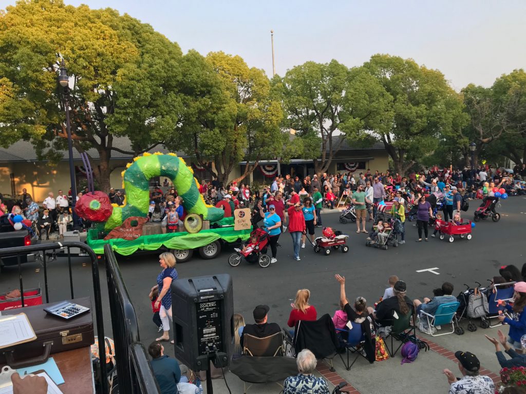 Benicia Moms Group takes top prize for local float in 4th of July parade